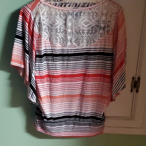 Top - Picture 2 of 2